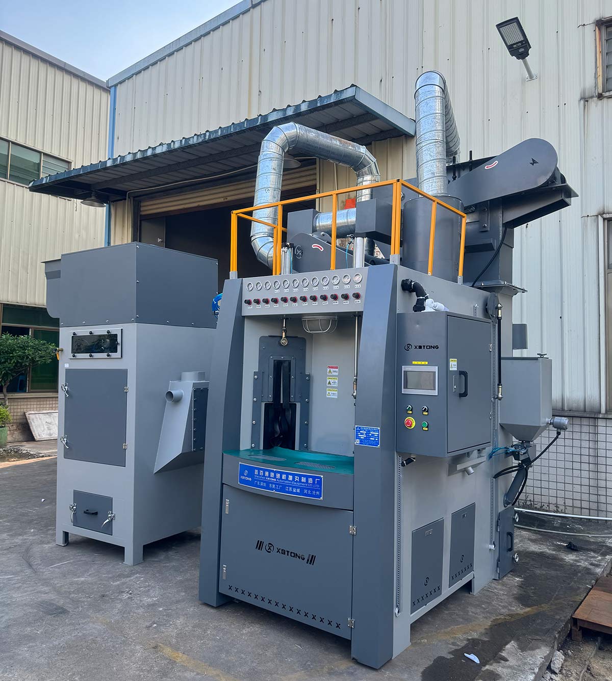 深圳百超機械制造的轉盤式自動噴砂機實拍圖 深圳百超機械制造的轉盤式自動噴砂機實拍圖